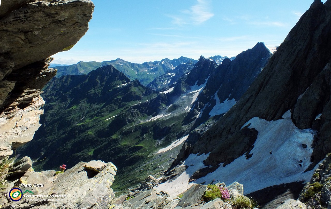 27 Roccioso versante nord della Corna d'Ambria (Monte Aga).JPG